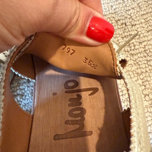 P. MONJO Gold Oxford Tie Front Sandals US size 5.5 - Picture 6 of 7